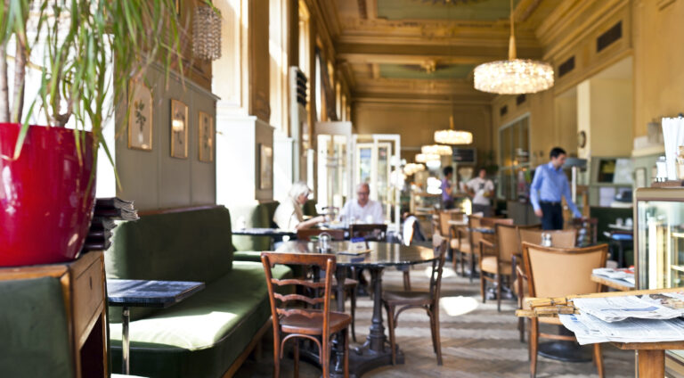 coffe house c creativemarc adobe.stock .com 44915387 2 768x424