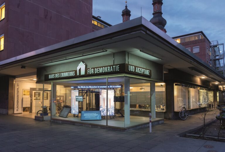 foo hausdeserinnerns 1983 768x520